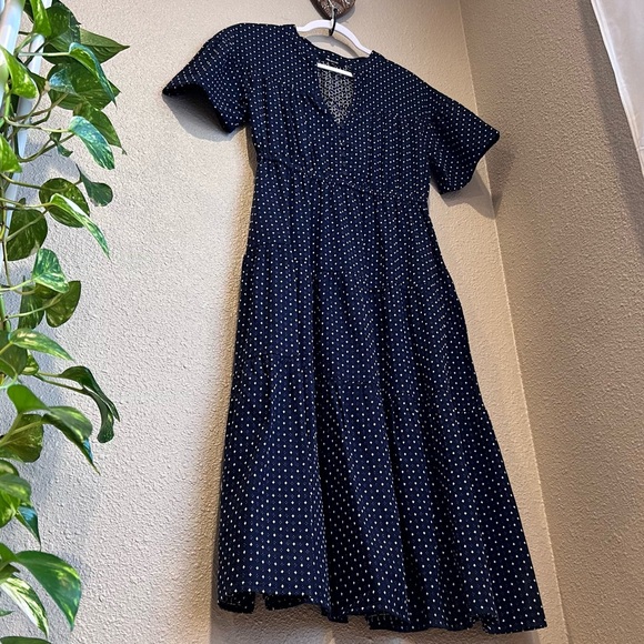 Madewell Dobby V-Neck Tiered Midi Dress - Picture 6 of 10